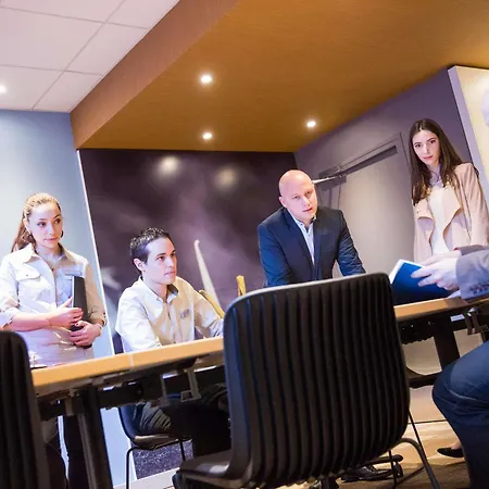 Готель Ibis Jose Malhoa 2*