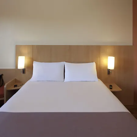 Ibis Jose Malhoa Готель 2*