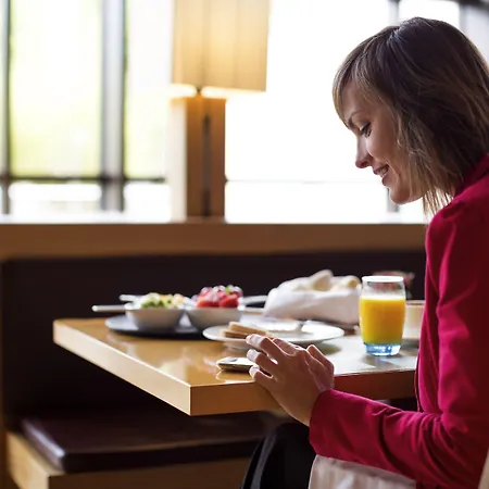 Ibis Jose Malhoa Лісабон