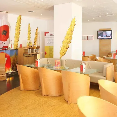 Ibis Jose Malhoa Hotel