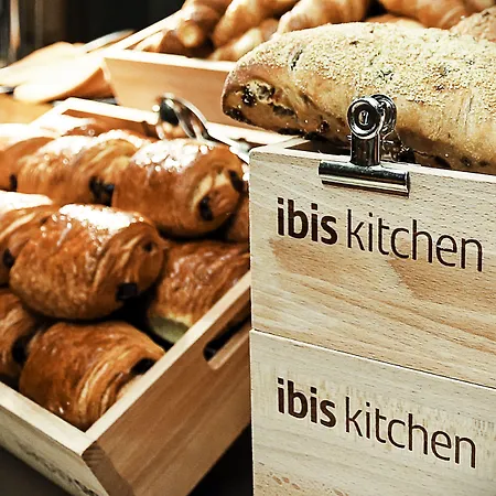 Ibis Jose Malhoa Hotel