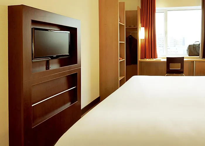 Hotel Ibis Jose Malhoa 2*