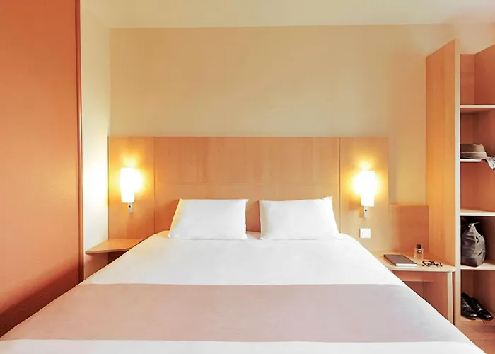 Ibis Jose Malhoa Hotel 2*